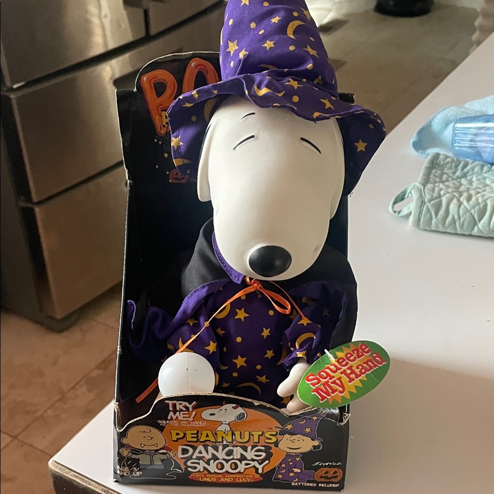 Vintage GEMMY Peanuts Music Dancing Snoopy Halloween Decor - Works!